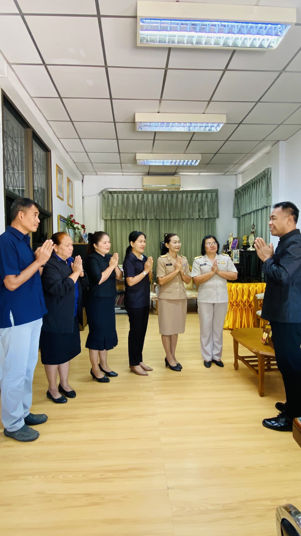 ขอพร นายฉลอง  พึ่งโคกสูง นายอำเภอโกสุมพิสัย เนื่องในเทศกาลปีใหม่ 2569