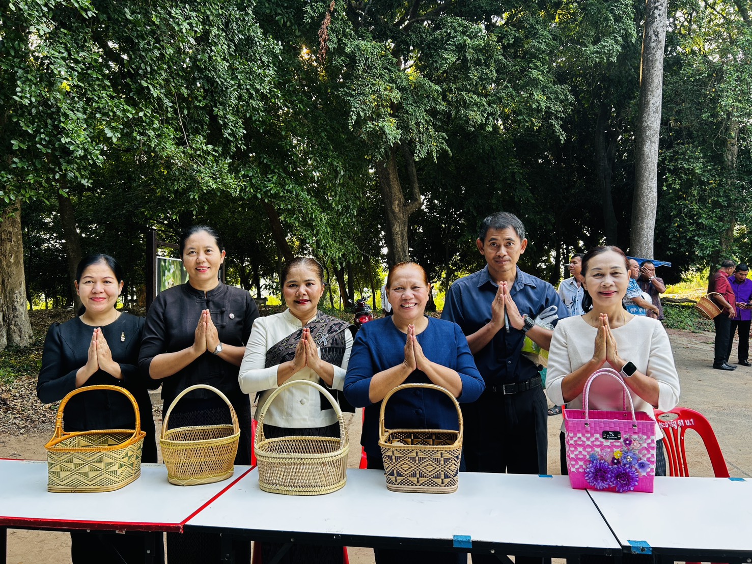 พช.โกสุมพิสัย จังหวัดมหาสารคาม ร่วมโครงการ 1 อำเภอ 1 แลนด์มาร์ค หิ้วตะกร้า นุ่งผ้าไทย ใส่บาตร สืบสานวัฒนธรรมไทย ใส่ใจสังคม และงานประเพณีบุญพาข้าวลิง ประจำปี 2569