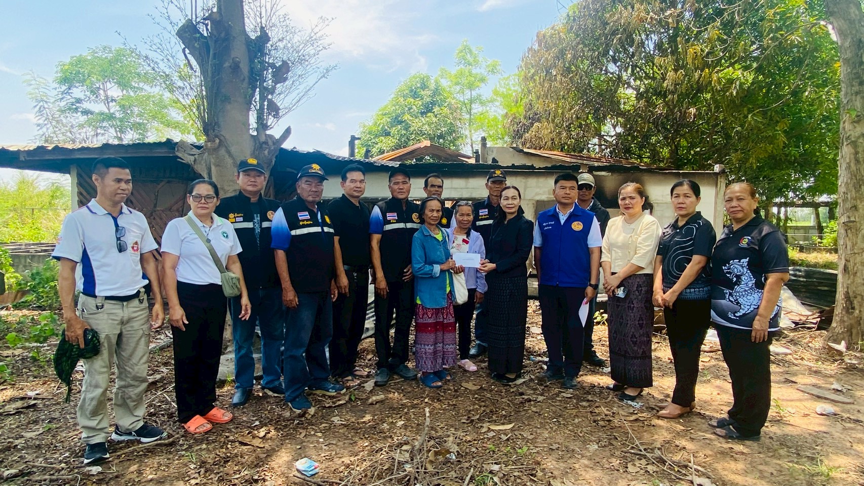 พช.โกสุมพิสัย จังหวัดมหาสารคาม  มอบเงินช่วยเหลือให้แก่ครัวเรือนที่ผู้ประสบเหตุอัคคีภัยในพื้นที่ตำบลวังยาว และตำบลหัวขวาง