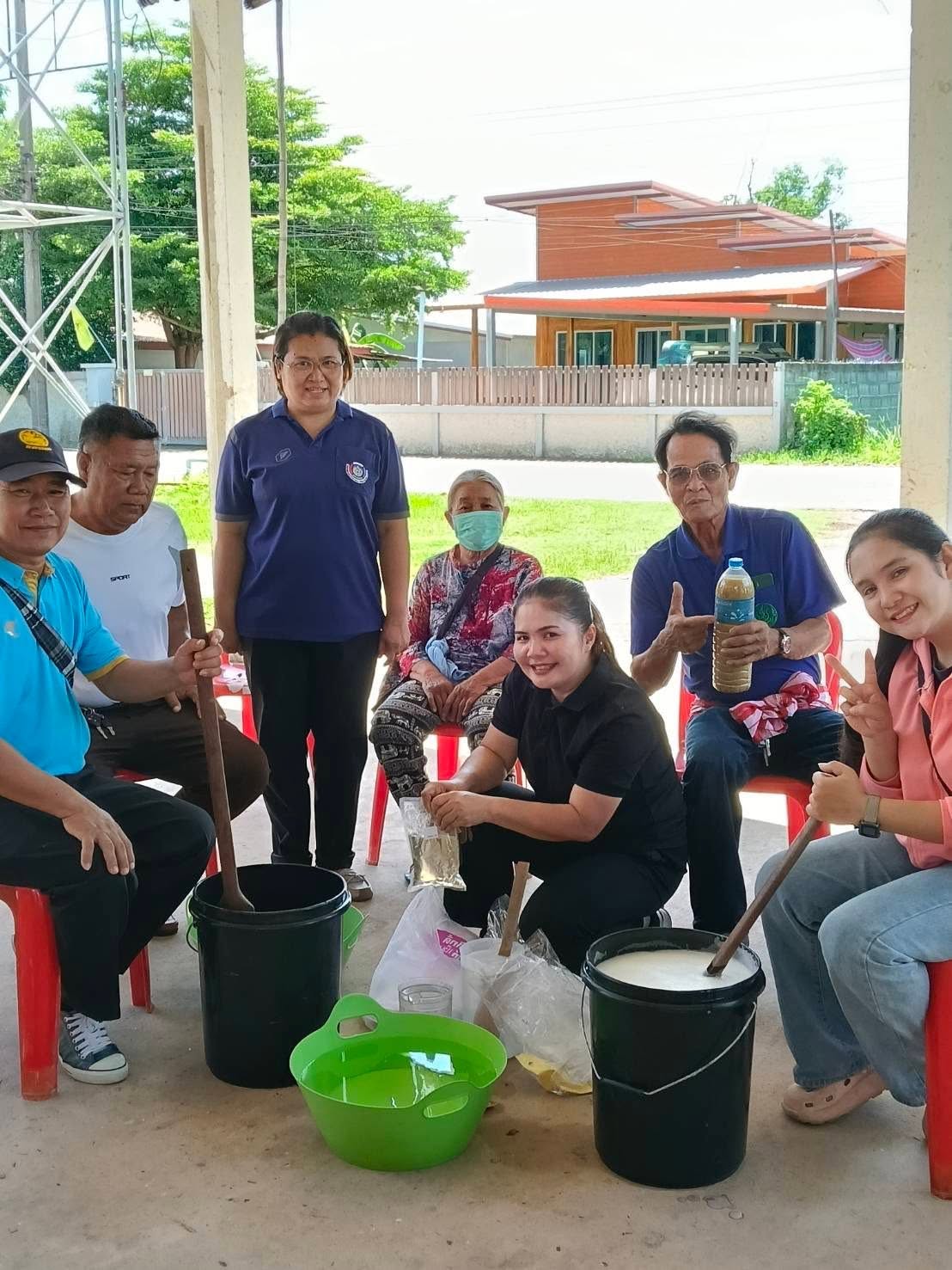 พช.โกสุมพิสัย จังหวัดมหาสารคาม  ดำเนินโครงการขับเคลื่อนกิจกรรมพัฒนาวิถีชีวิตเศรษฐกิจพอเพียงในระดับหมู่บ้าน
