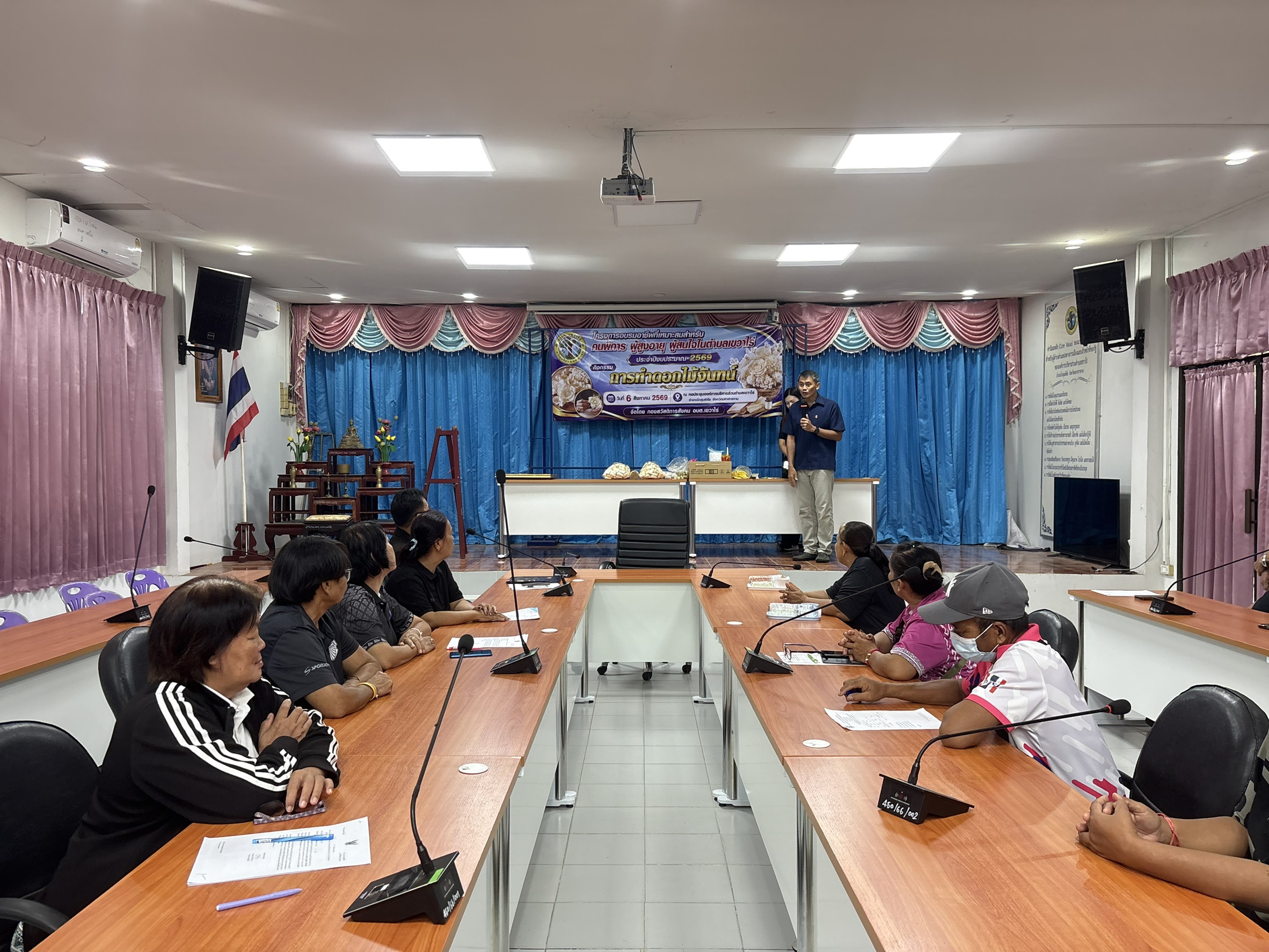 พช.โกสุมพิสัย จังหวัดมหาสารคาม  ร่วมโครงการอบรมอาชีพที่เหมาะสมสำหรับคนพิการ ผู้สูงอายุ