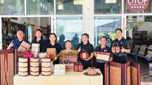 พช.โกสุมพิสัย จังหวัดมหาสารคาม  ต้อนรับสำนักงานประชาสัมพันธ์จังหวัดมหาสารคาม ทำคลิปวีดีโอเพื่อประชาสัมพันธ์ของดีอำเภอโกสุมพิสัย 